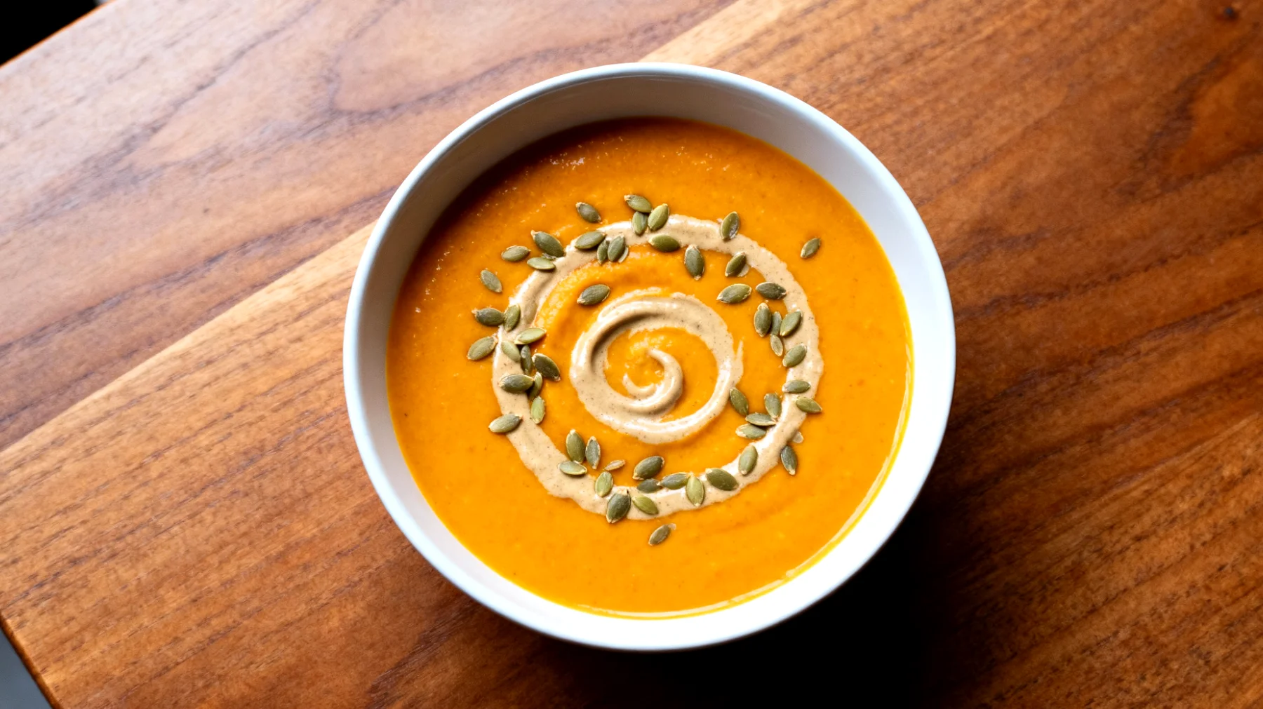Crema di zucca, tahini e semi di canapa"