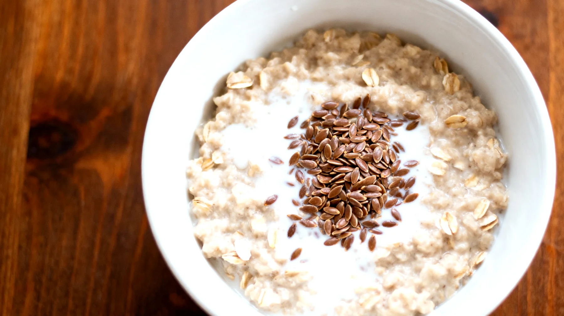 Porridge di avena con semi di lino e kefir"
